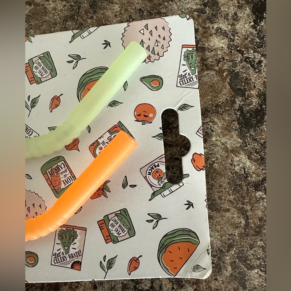 NWOT. Disney Parks Epcot Flower & Garden 2020 Reusable Straw Set. - Picture 5 of 5